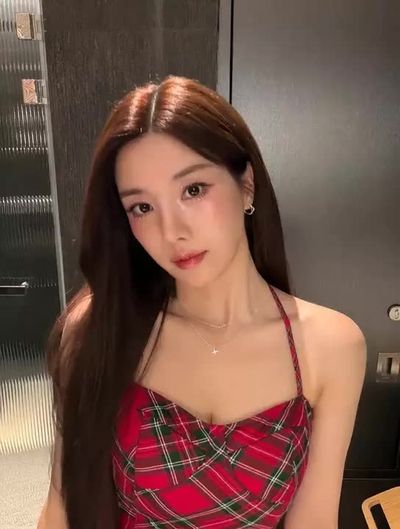 Eunbi - grab boobs
