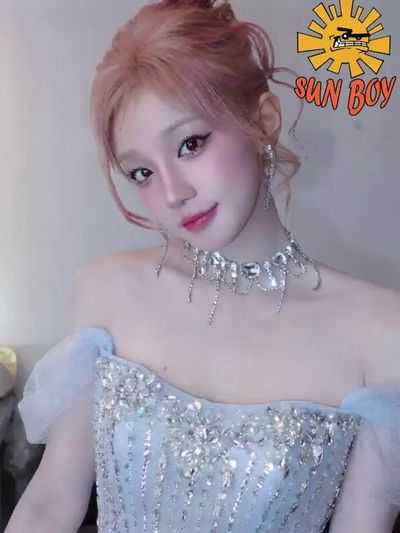 Yuqi - shows tits