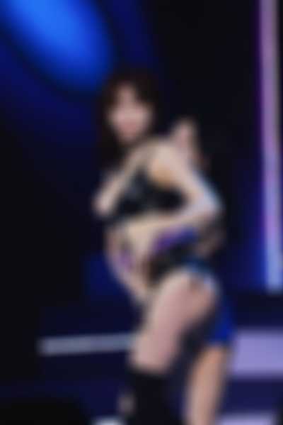 Momo - naked