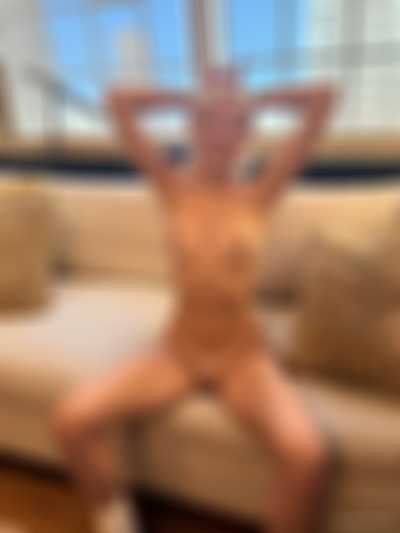 Rose - shaved pussy