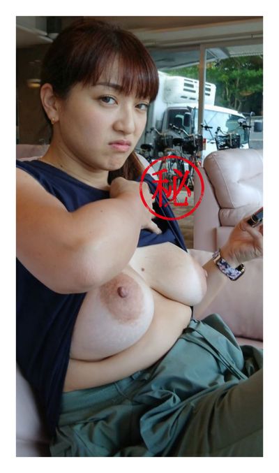 Jihyo - shows tits