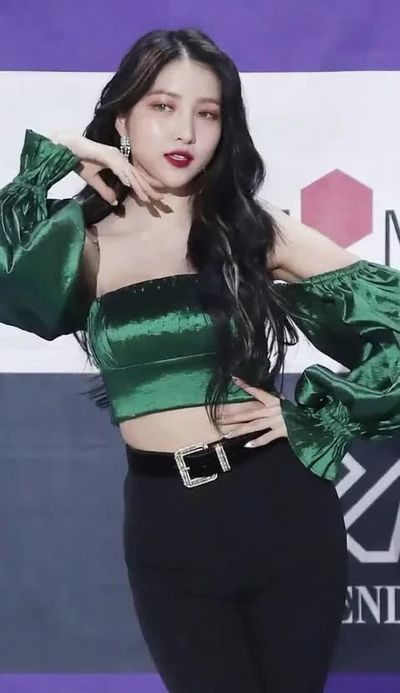 Sowon - shows tits