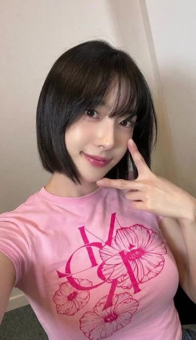 Riina - shows tits