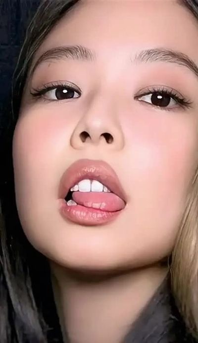 Jennie - cum on face