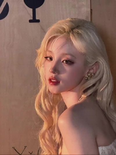 Yuqi - sucking deep