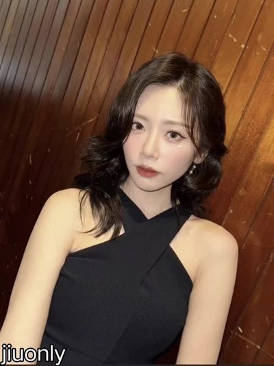 JiU - nude