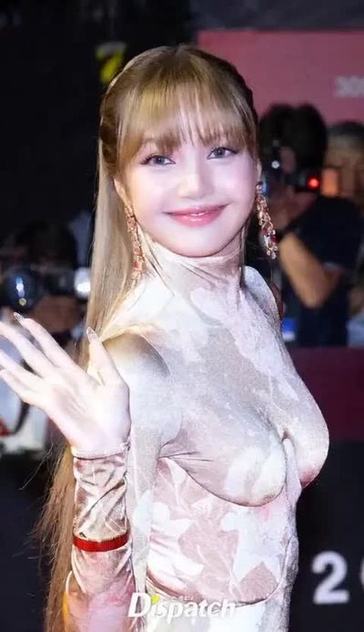 Lisa - sucking big cock