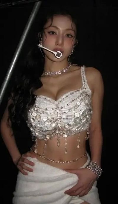 Jihyo - shows boobs