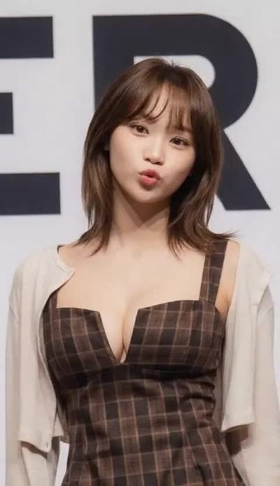 Chaewon - shows boobs