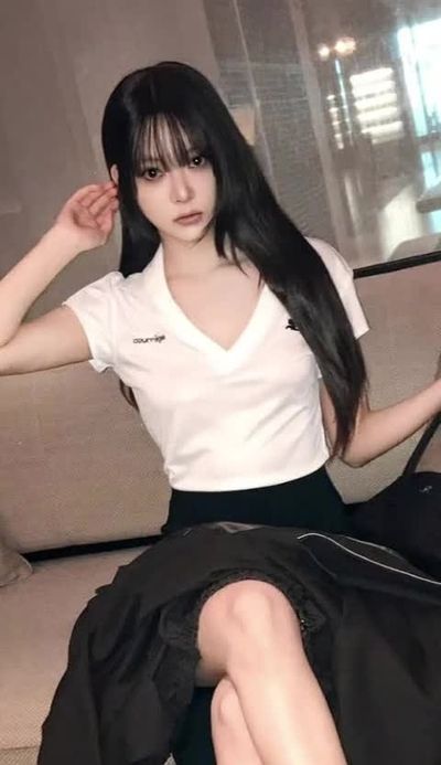 Eunchae - shows tits