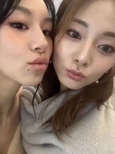 kissing