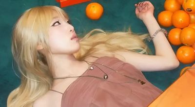 Yena - shows tits