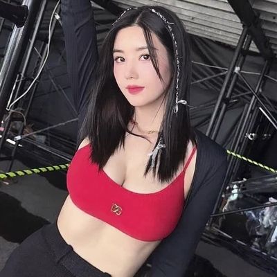 Eunbi - cum on face