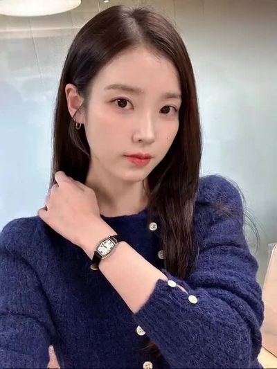 IU - titjob