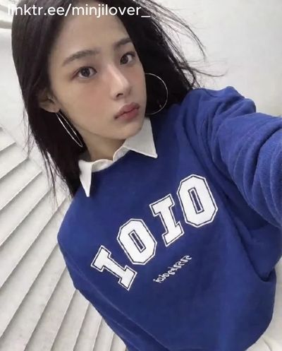 Minji - shows boobs