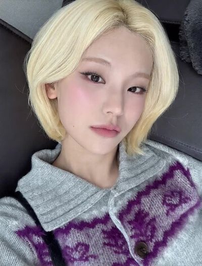 Yeji - strokes cock
