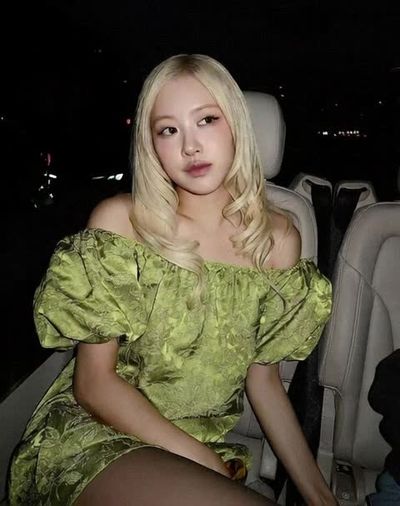 Rose - shows boobs