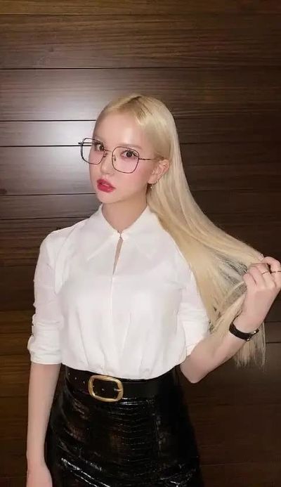 Eunha - shows tits