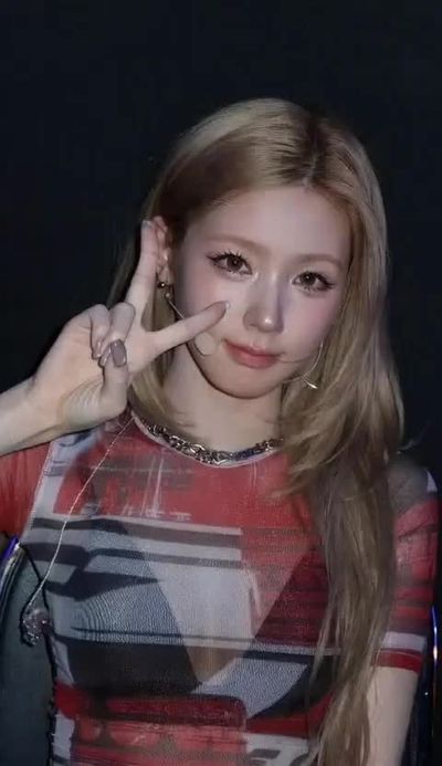 Miyeon - shows tits