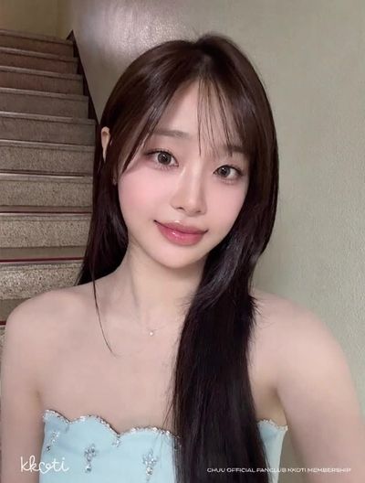 Chuu - cum on face