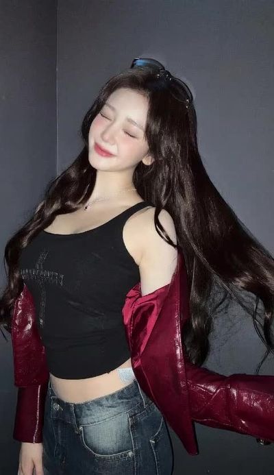 Pharita - shows tits