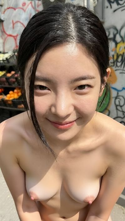 Lia - shows tits