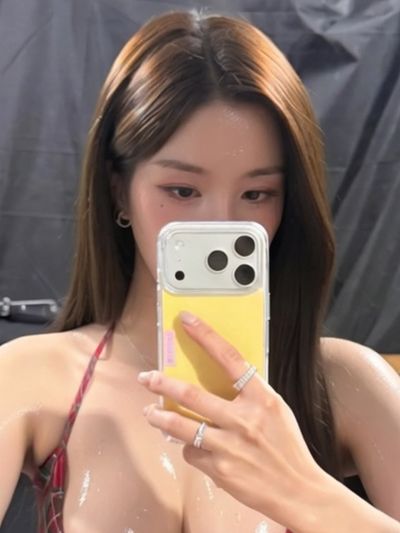Eunbi - shows boobs