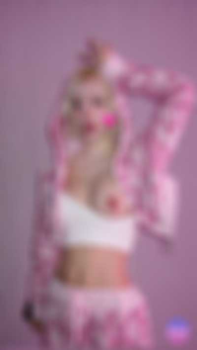 Momo - naked