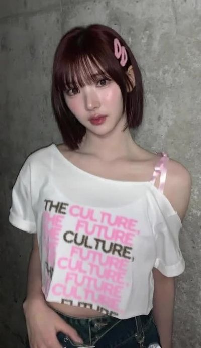 Jiwoo - shows tits