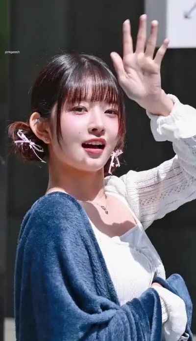 Rei - shows tits
