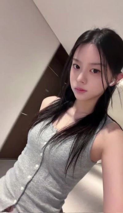 Minju - shows tits