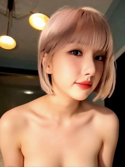 Eunha - shows tits