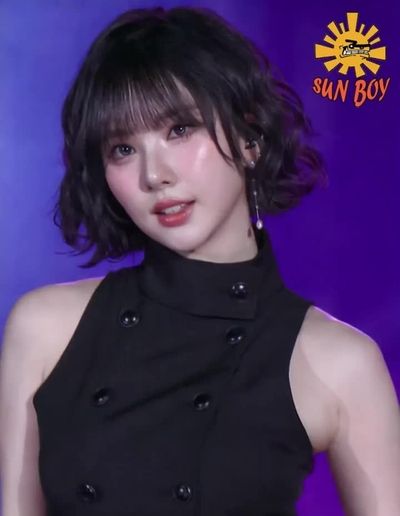 Eunha - shows tits