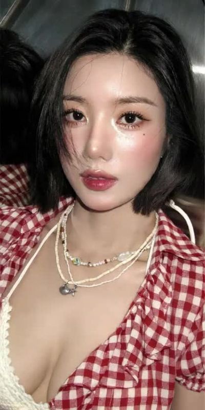 Eunbi - cum on face