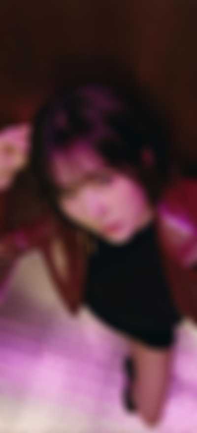 Yoohyeon - shows boobs