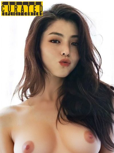 Han So Hee - Naked Candid