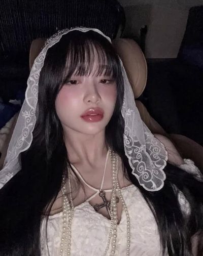 Chuu - cum on face