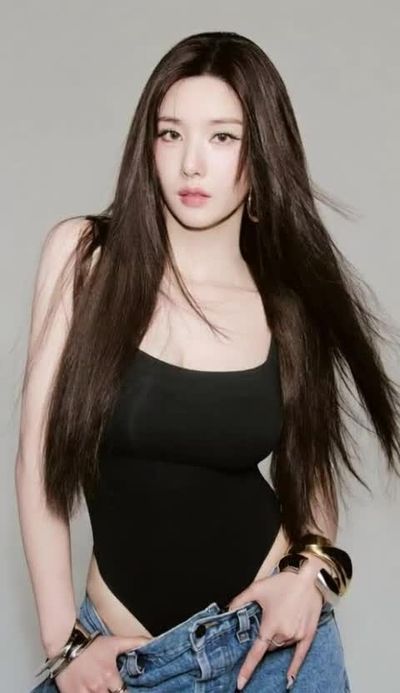 Eunbi - shows boobs