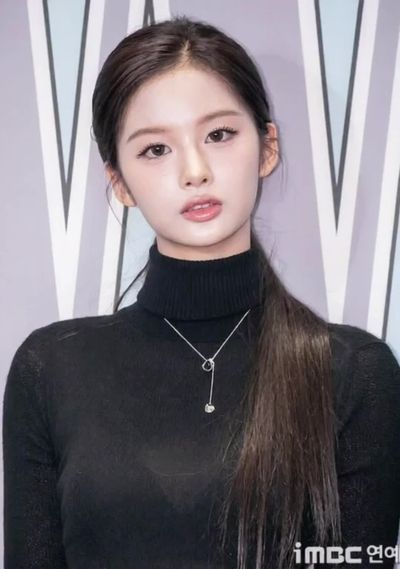 Sullyoon - play with pussy