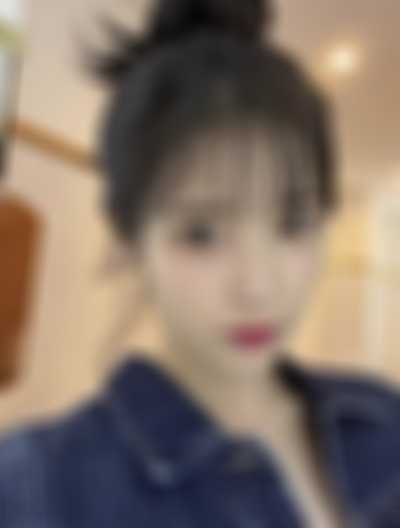IU - titjob