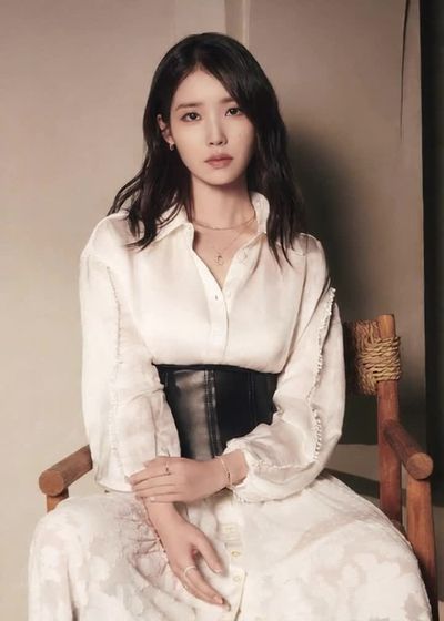IU - threesome
