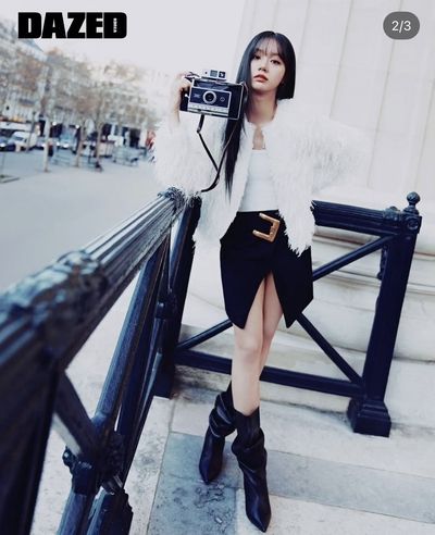 Hyeri - public nude