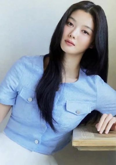 Kim Yoo-jung - titjob