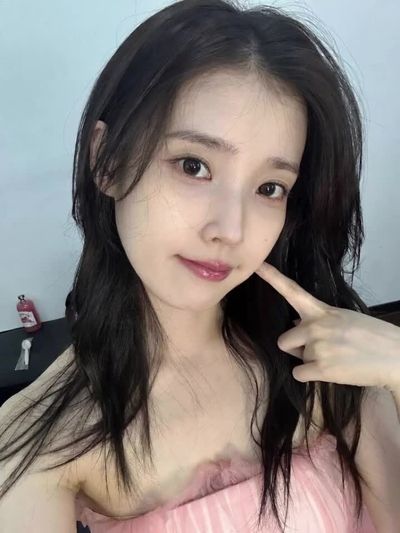 IU - threesome