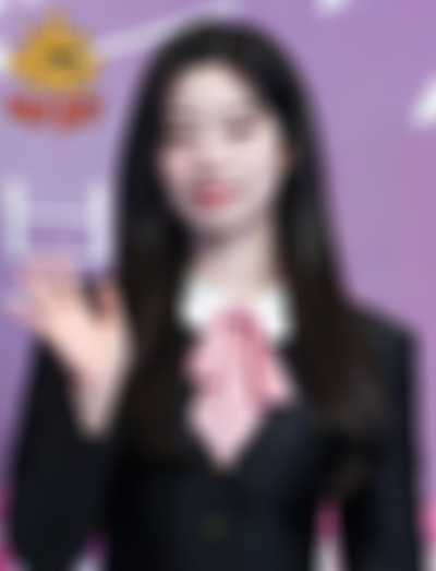 Dahyun - shows tits