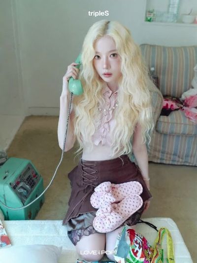 Yooyeon - play with pussy