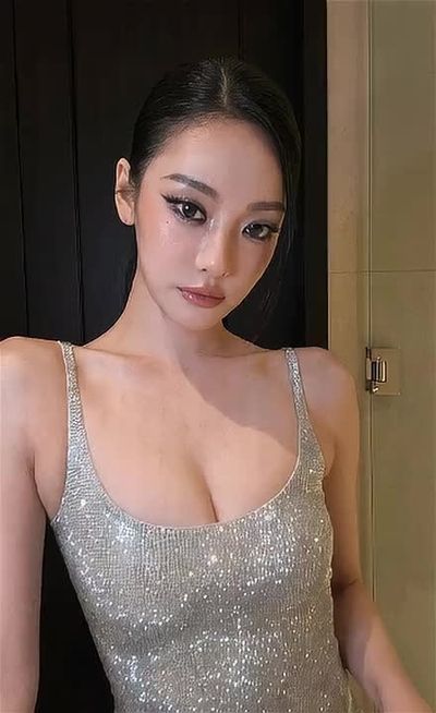 NingNing - shows boobs