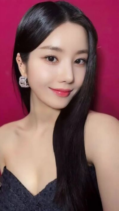 Eunbi - cum on face