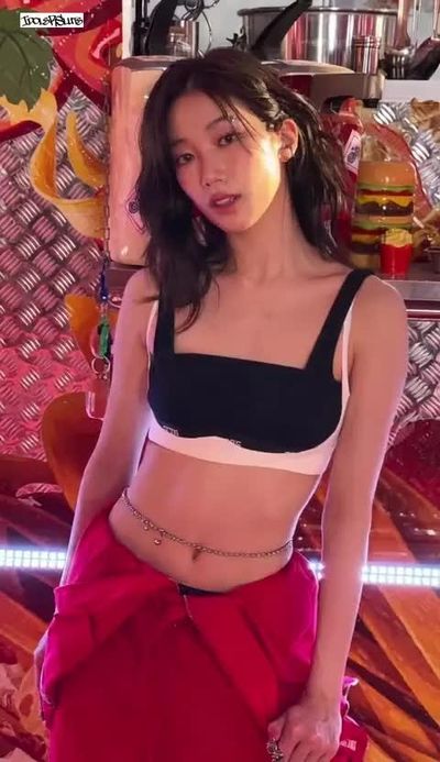 Kazuha - shows tits