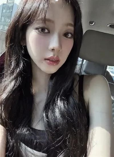 Karina - shows boobs